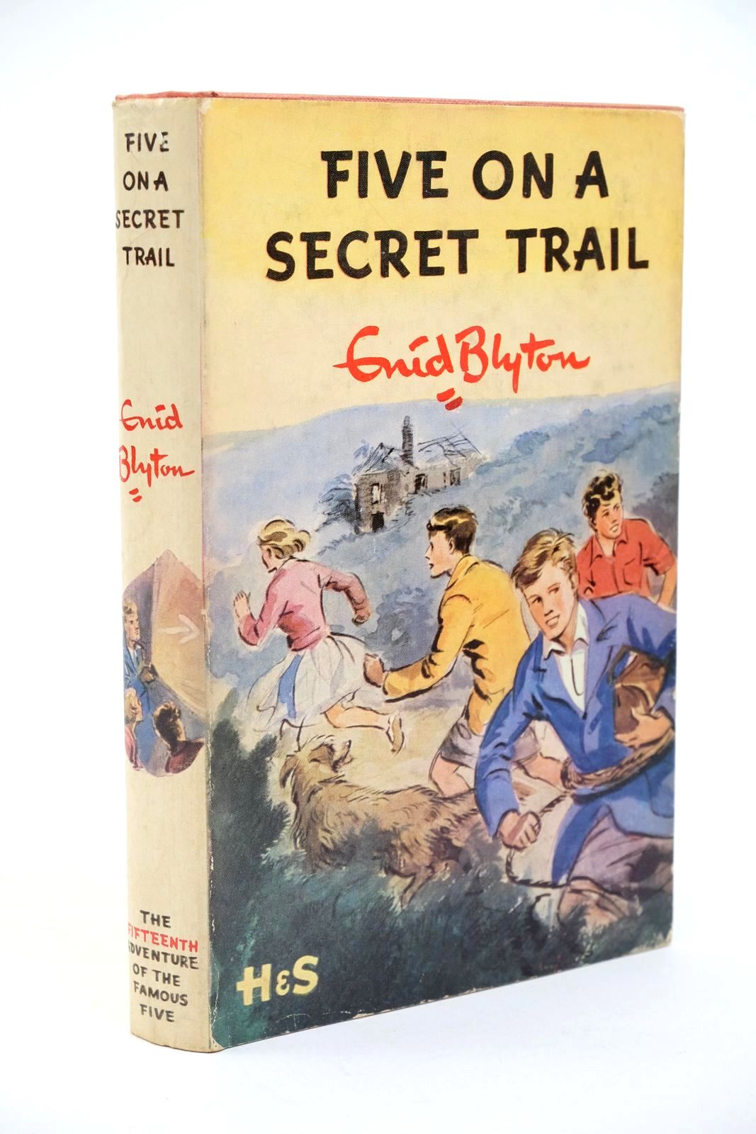 Photo of FIVE ON A SECRET TRAIL written by Blyton, Enid illustrated by Soper, Eileen published by Hodder &amp; Stoughton (STOCK CODE: 1322931)  for sale by Stella & Rose's Books