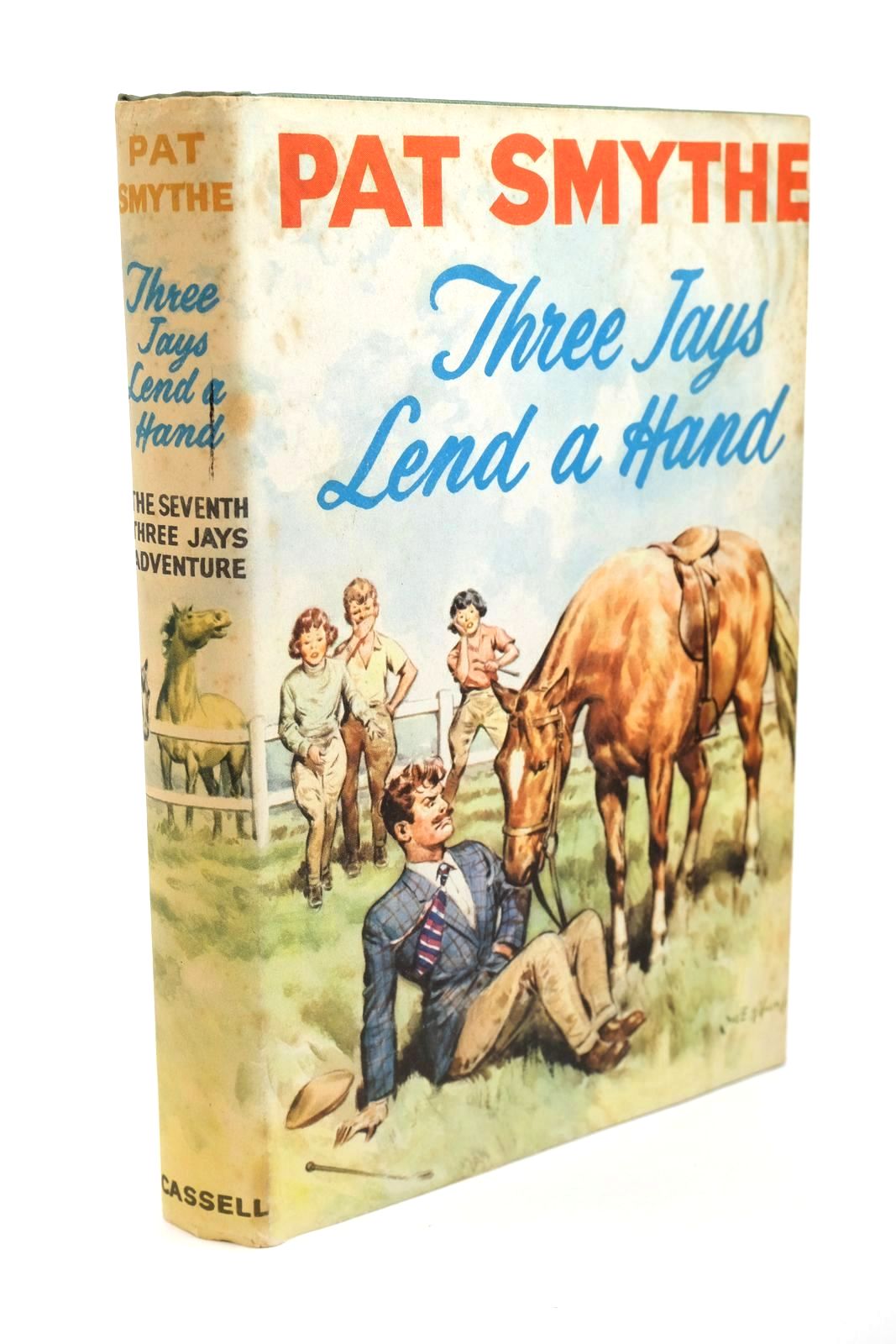 Photo of THREE JAYS LEND A HAND written by Smythe, Pat illustrated by Money, Keith published by Cassell &amp; Company Ltd (STOCK CODE: 1323174)  for sale by Stella & Rose's Books