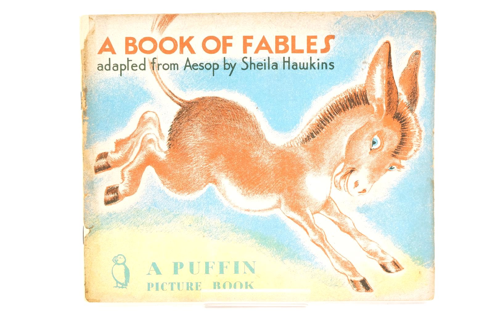 Photo of A BOOK OF FABLES written by Aesop,  Hawkins, Sheila illustrated by Hawkins, Sheila published by Penguin Books Ltd (STOCK CODE: 1323950)  for sale by Stella & Rose's Books