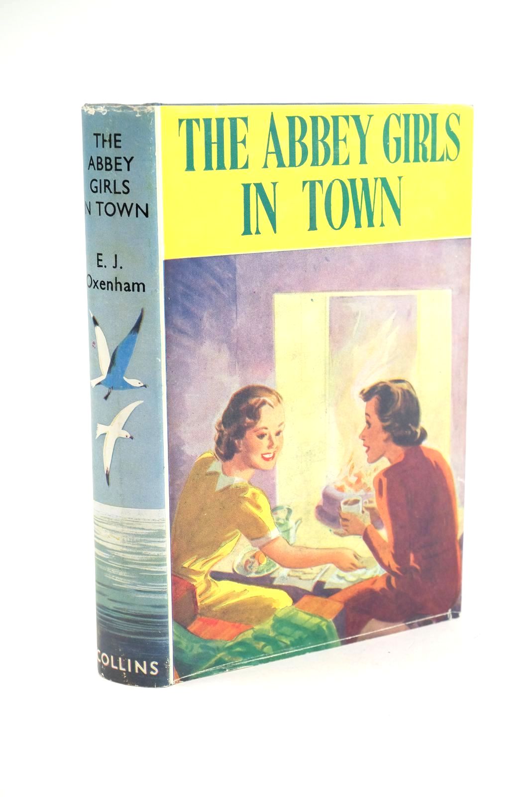 Photo of THE ABBEY GIRLS IN TOWN written by Oxenham, Elsie J. published by Collins (STOCK CODE: 1324515)  for sale by Stella & Rose's Books