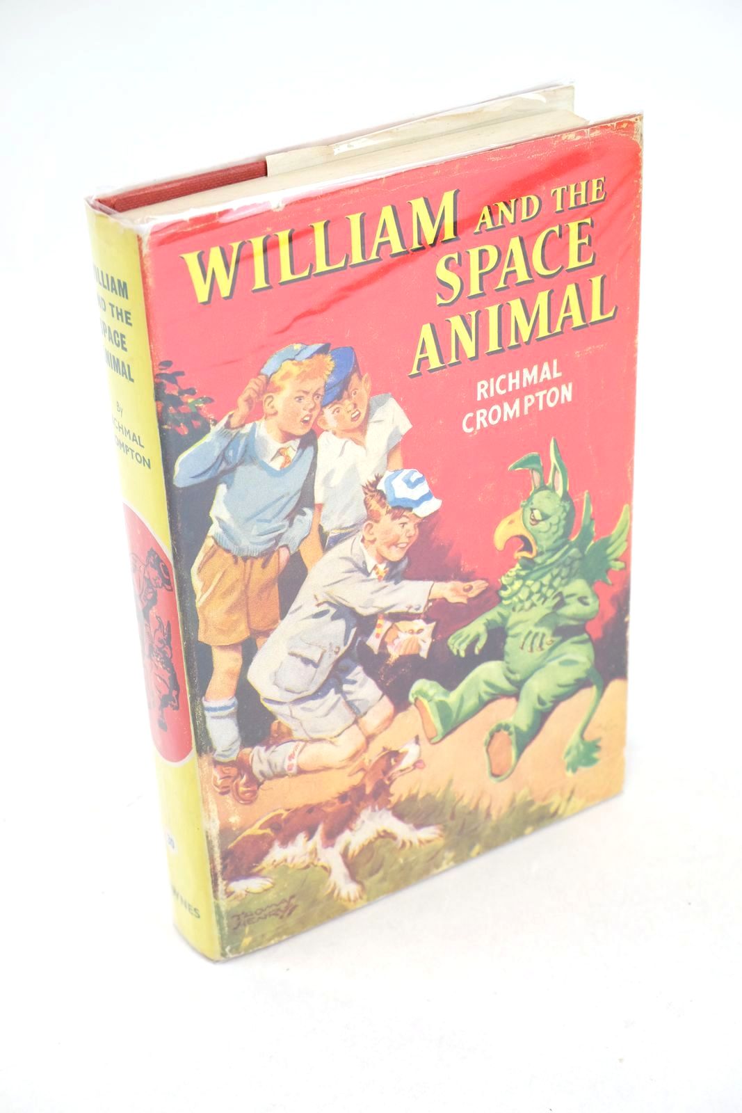 Photo of WILLIAM AND THE SPACE ANIMAL written by Crompton, Richmal illustrated by Henry, Thomas published by George Newnes Limited (STOCK CODE: 1325584)  for sale by Stella & Rose's Books