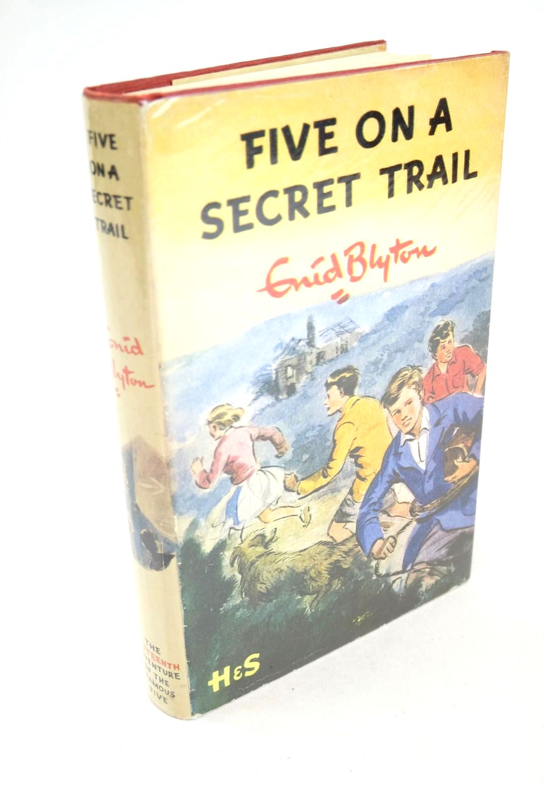 Photo of FIVE ON A SECRET TRAIL written by Blyton, Enid illustrated by Soper, Eileen published by Hodder &amp; Stoughton (STOCK CODE: 1325784)  for sale by Stella & Rose's Books