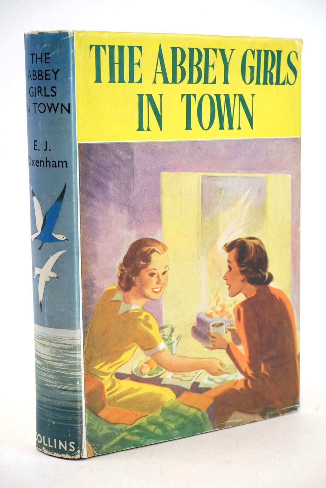 Photo of THE ABBEY GIRLS IN TOWN written by Oxenham, Elsie J. published by Collins (STOCK CODE: 1326844)  for sale by Stella & Rose's Books