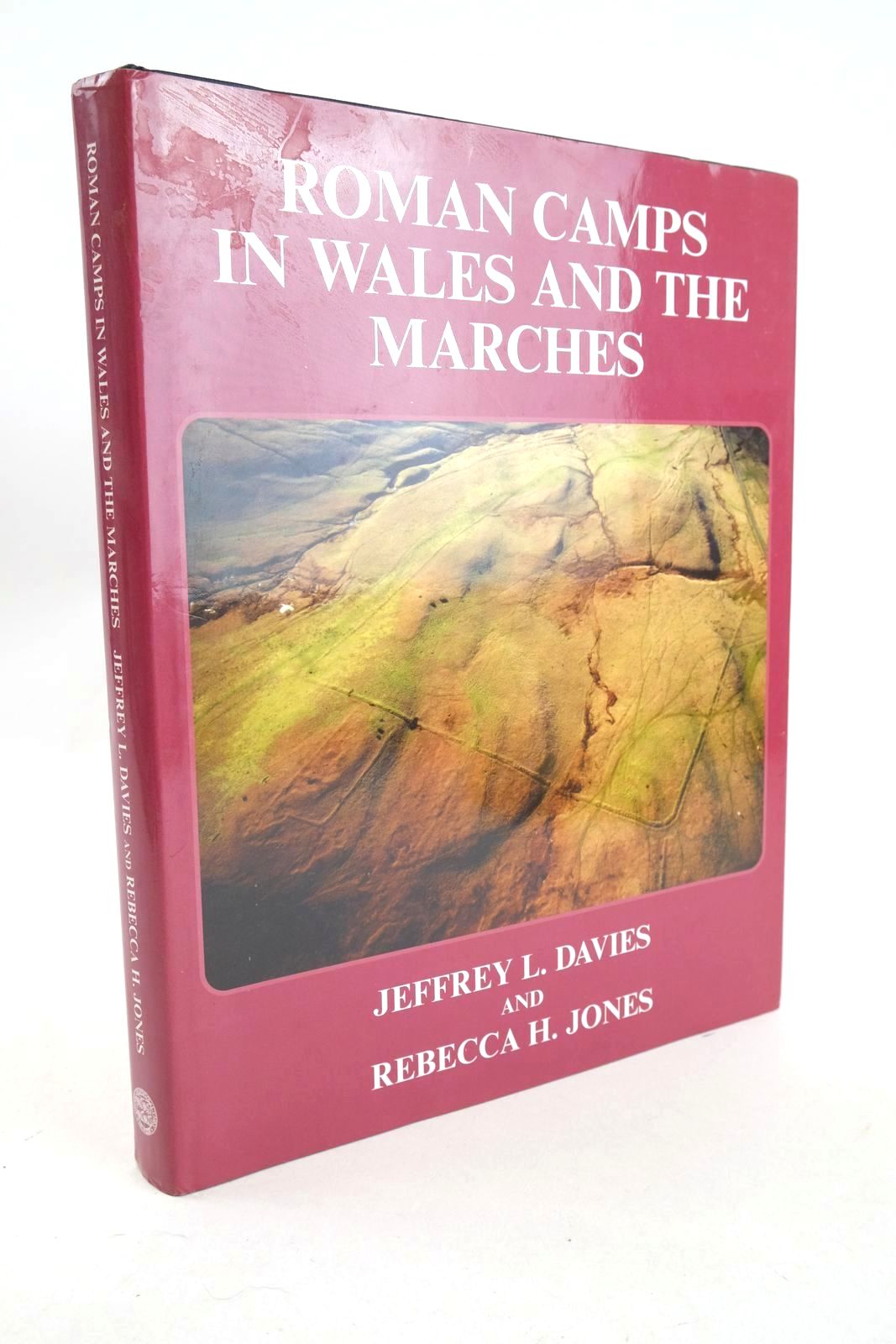 Photo of ROMAN CAMPS IN WALES AND THE MARCHES written by Davies, Jeffery L. Jones, Rebecca H. published by University Of Wales Press (STOCK CODE: 1327213)  for sale by Stella & Rose's Books