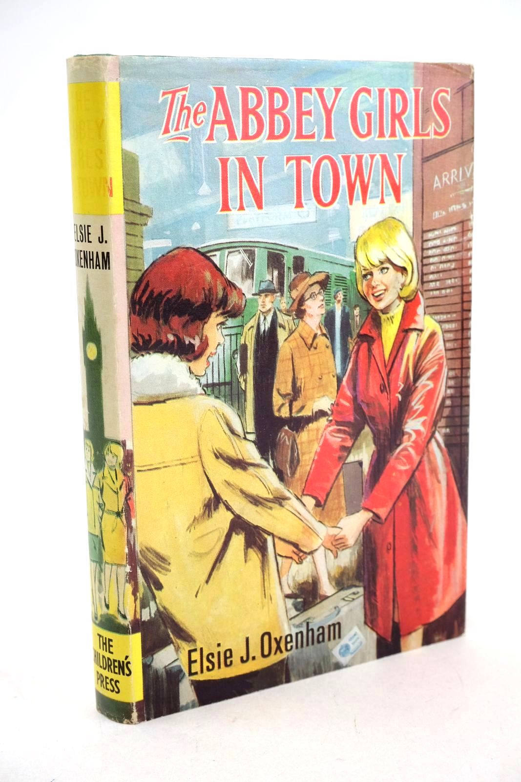 Photo of THE ABBEY GIRLS IN TOWN written by Oxenham, Elsie J. published by The Children's Press (STOCK CODE: 1327249)  for sale by Stella & Rose's Books