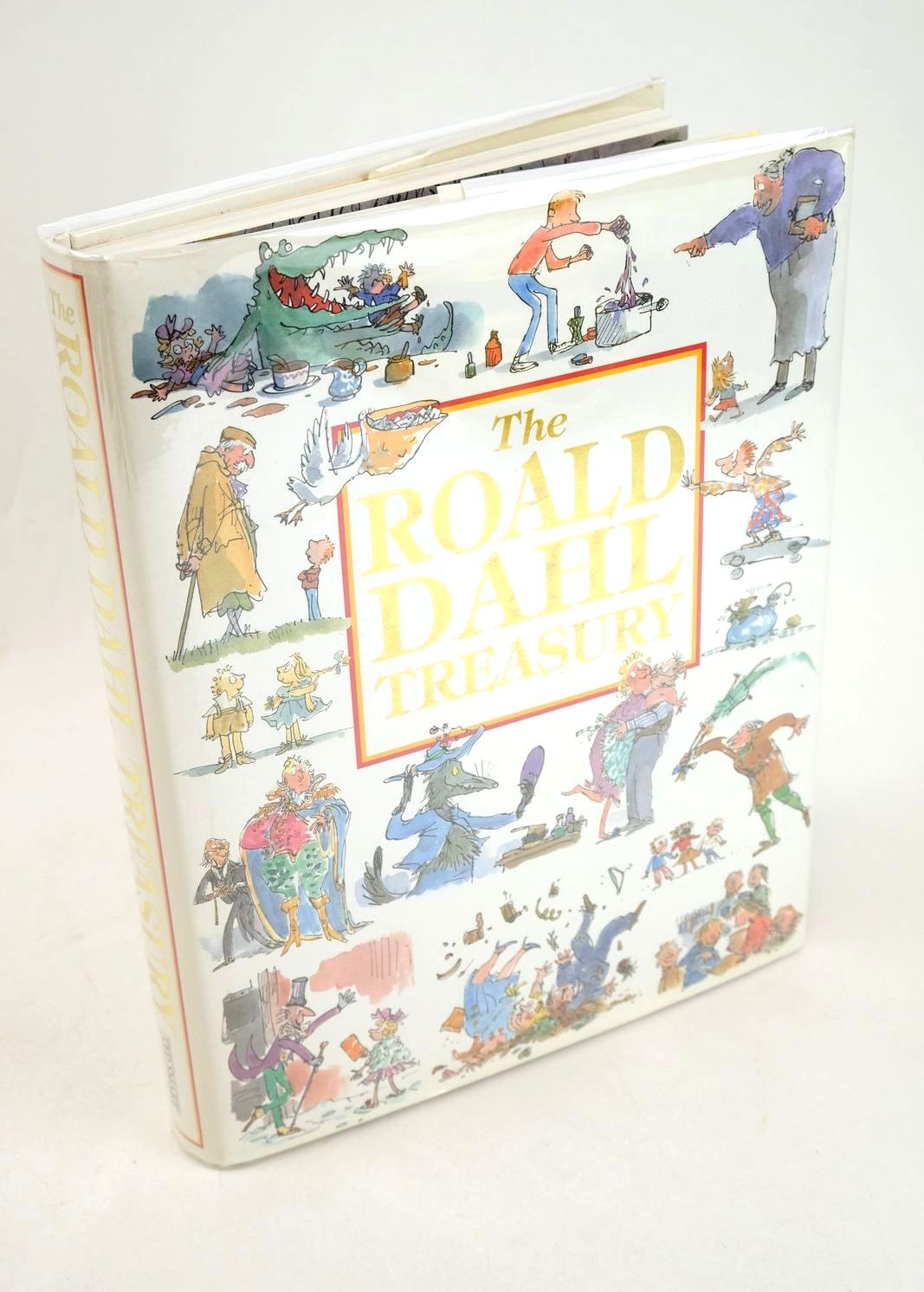 Photo of THE ROALD DAHL TREASURY written by Dahl, Roald illustrated by Blake, Quentin Briggs, Raymond Benson, Patrick et al.,  published by Ted Smart (STOCK CODE: 1327882)  for sale by Stella & Rose's Books