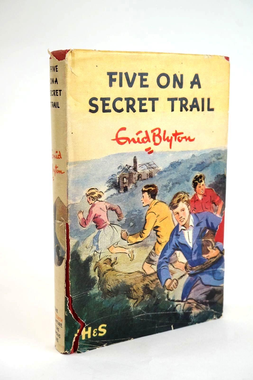 Photo of FIVE ON A SECRET TRAIL written by Blyton, Enid illustrated by Soper, Eileen published by Hodder &amp; Stoughton (STOCK CODE: 1328731)  for sale by Stella & Rose's Books