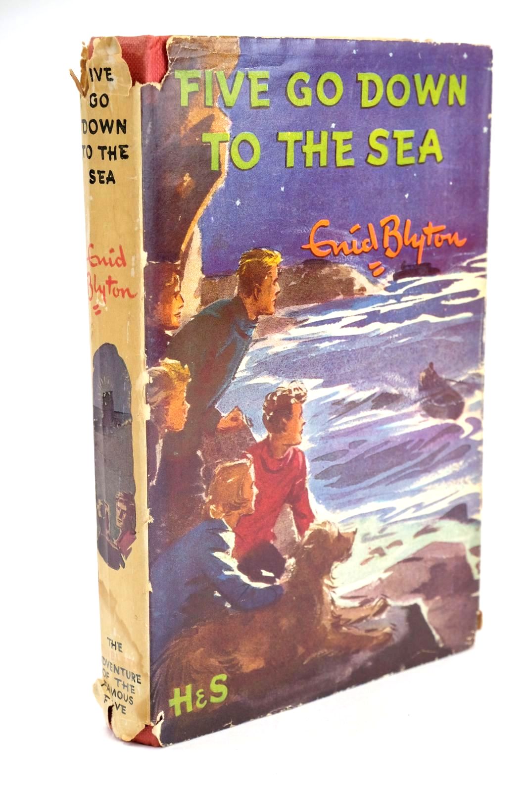 Photo of FIVE GO DOWN TO THE SEA written by Blyton, Enid illustrated by Soper, Eileen published by Hodder &amp; Stoughton (STOCK CODE: 1328910)  for sale by Stella & Rose's Books