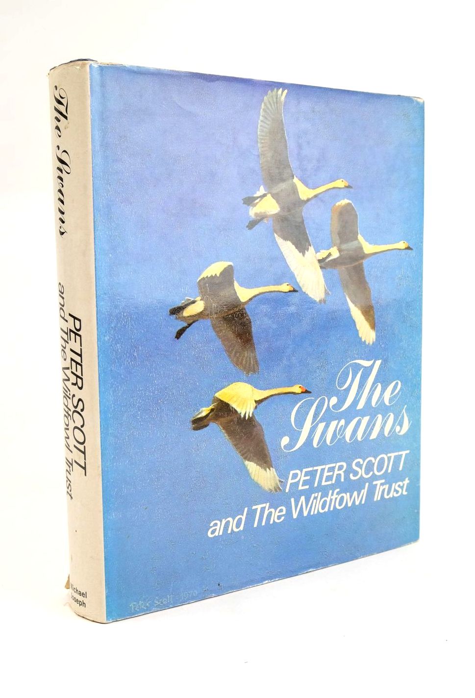 Photo of THE SWANS written by Scott, Peter illustrated by Scott, Peter published by Michael Joseph Ltd (STOCK CODE: 1329007)  for sale by Stella & Rose's Books