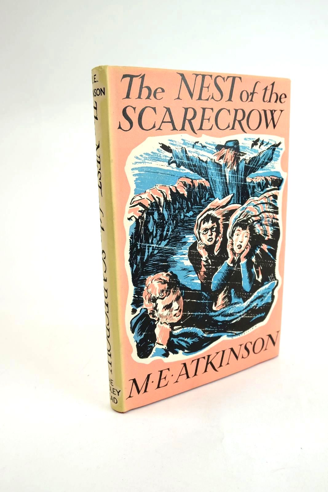 Photo of THE NEST OF THE SCARECROW written by Atkinson, M.E. illustrated by Tresilian, Stuart published by John Lane The Bodley Head Limited (STOCK CODE: 1329028)  for sale by Stella & Rose's Books