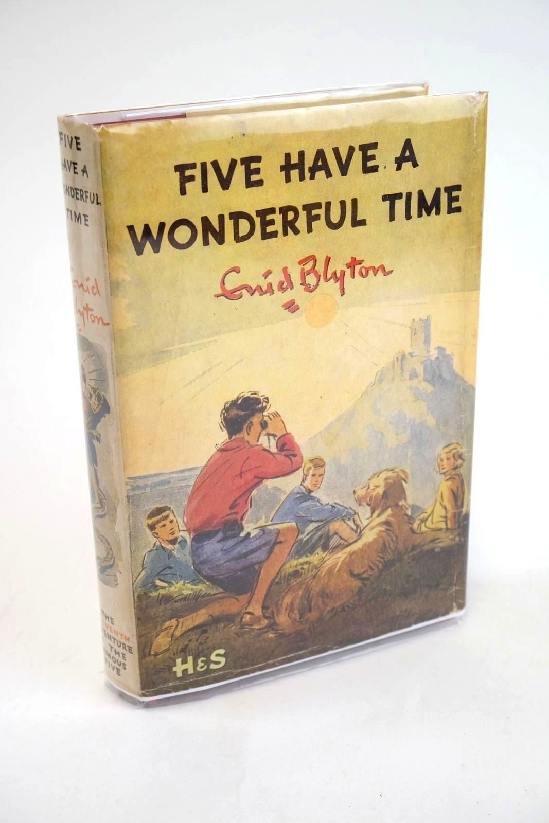 Photo of FIVE HAVE A WONDERFUL TIME written by Blyton, Enid illustrated by Soper, Eileen published by Hodder &amp; Stoughton (STOCK CODE: 1329100)  for sale by Stella & Rose's Books