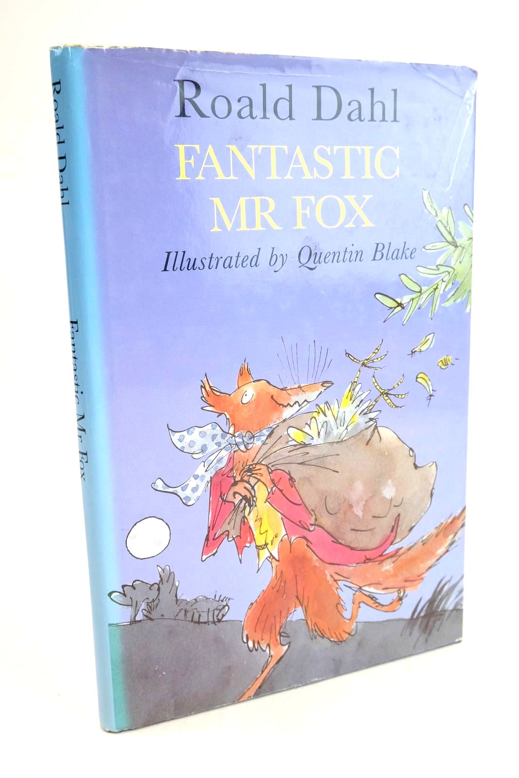 Photo of FANTASTIC MR FOX written by Dahl, Roald illustrated by Blake, Quentin published by Viking, The Penguin Group (STOCK CODE: 1329198)  for sale by Stella & Rose's Books