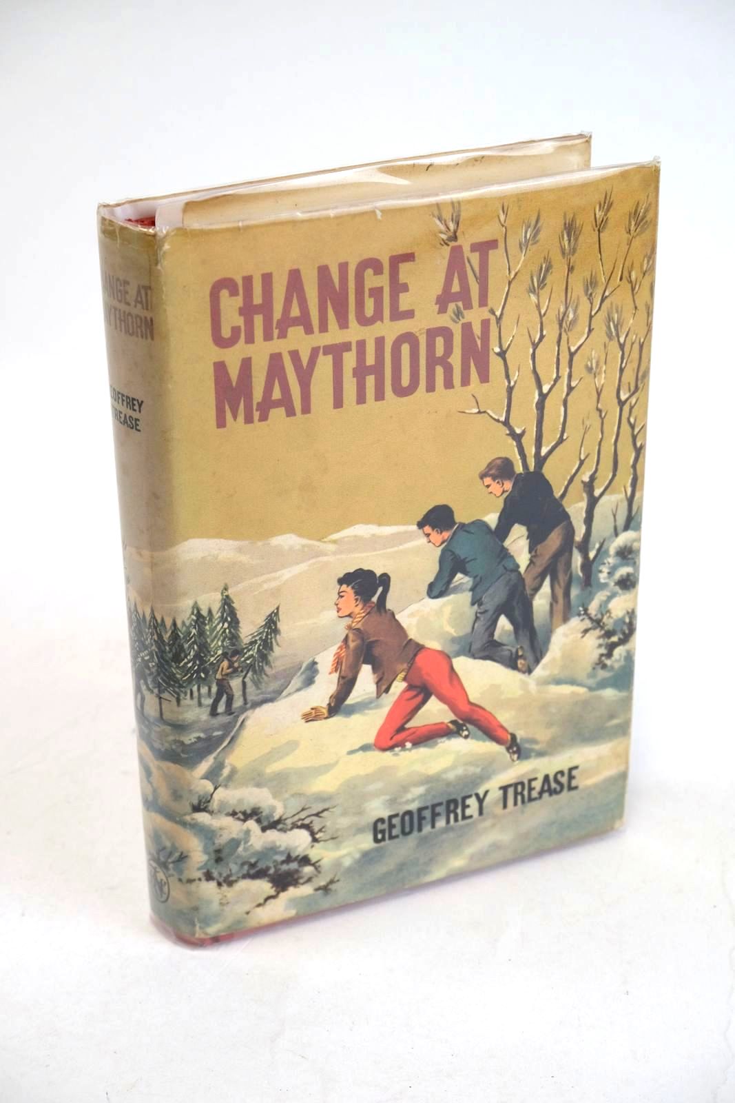 Photo of CHANGE AT MAYTHORN written by Trease, Geoffrey illustrated by Hodgson, Robert published by The Children's Book Club (STOCK CODE: 1330200)  for sale by Stella & Rose's Books