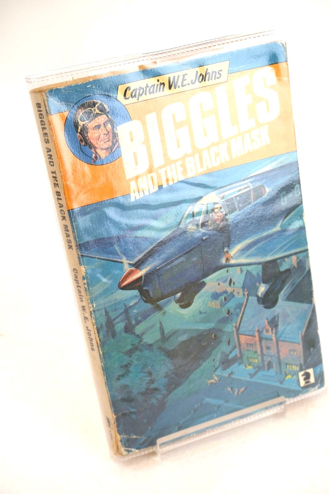 Photo of BIGGLES AND THE BLACK MASK written by Johns, W.E. published by Knight Books (STOCK CODE: 1330891)  for sale by Stella & Rose's Books