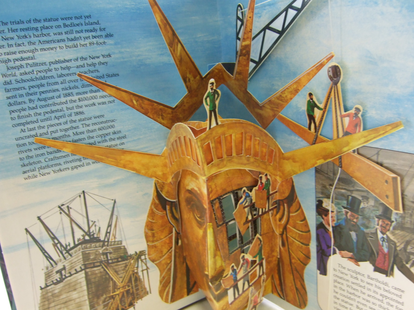 Stella & Rose's Books THE STORY OF THE STATUE OF LIBERTY Written By