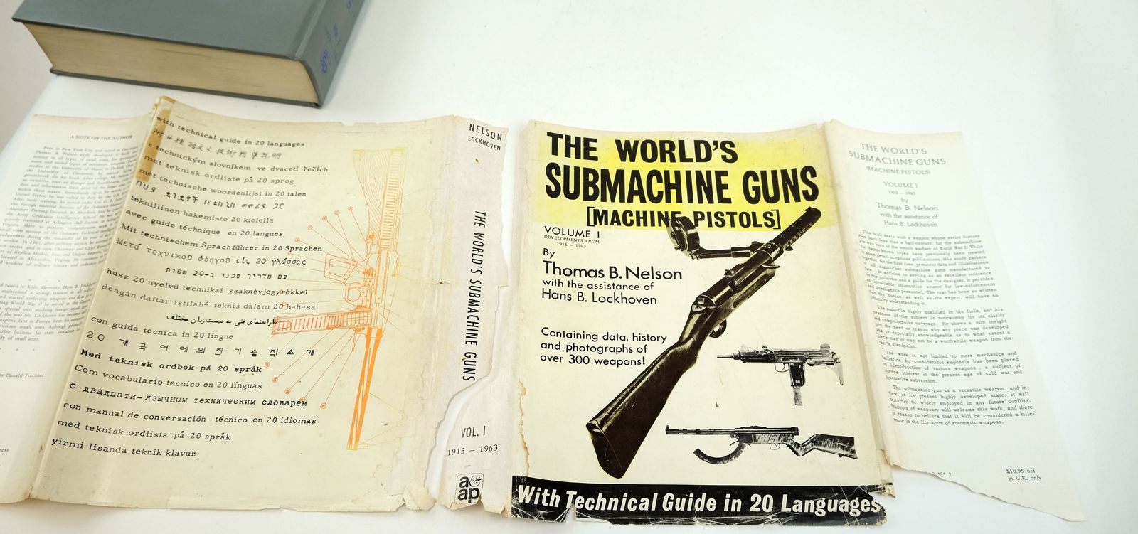 Photo of THE WORLD'S SUBMACHINE GUNS (MACHINE PISTOLS) VOLUME I written by Nelson, Thomas B.
Lockhoven, Hans B. published by Arms & Armour Press (STOCK CODE: 1819162)  for sale by Stella & Rose's Books