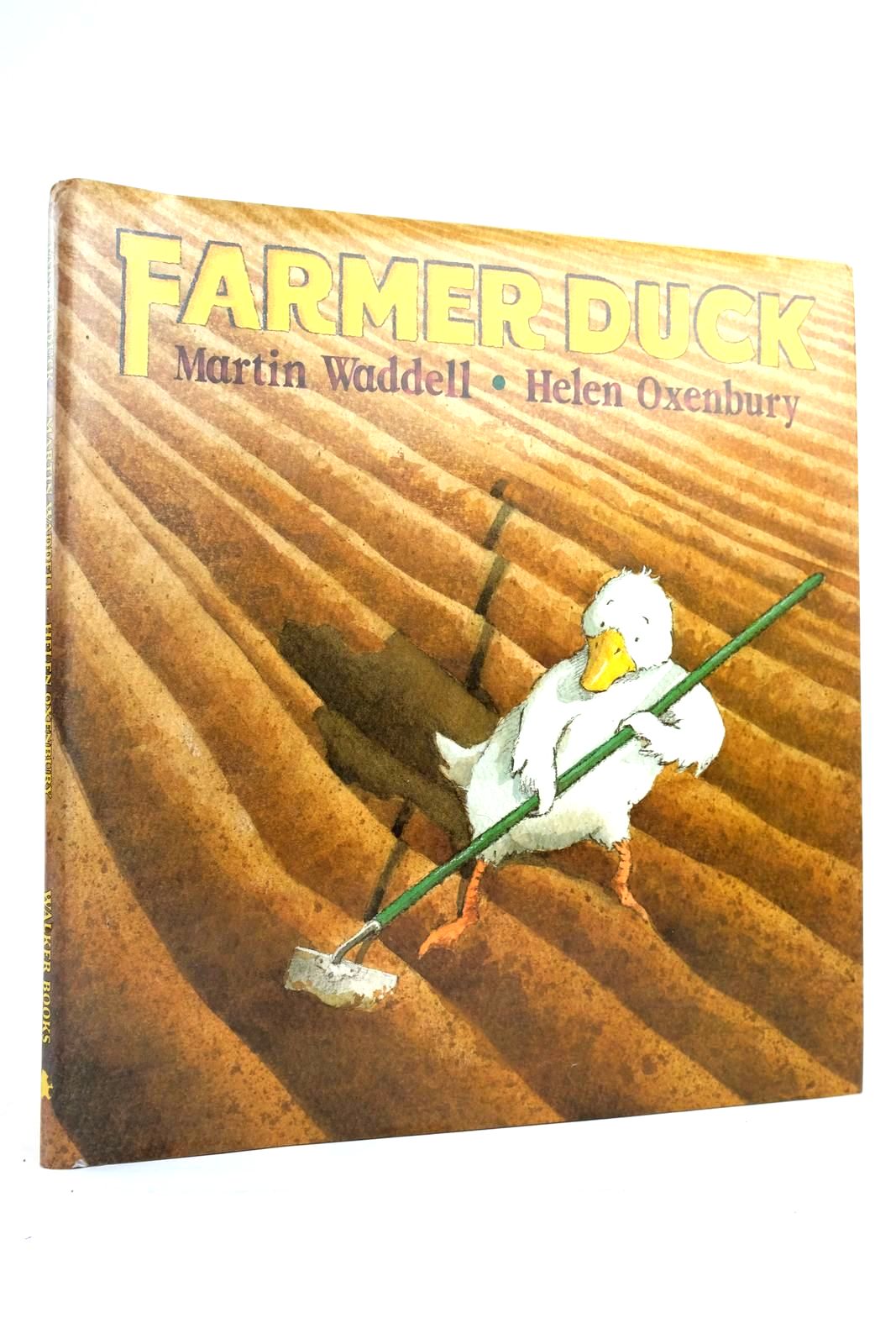 Photo of FARMER DUCK written by Waddell, Martin illustrated by Oxenbury, Helen published by Walker Books (STOCK CODE: 2135552)  for sale by Stella & Rose's Books