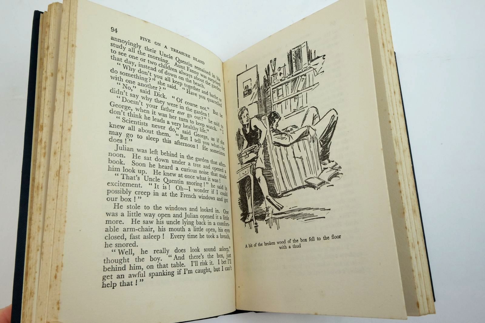 Photo of FIVE ON A TREASURE ISLAND written by Blyton, Enid illustrated by Soper, Eileen published by Hodder & Stoughton (STOCK CODE: 2135596)  for sale by Stella & Rose's Books
