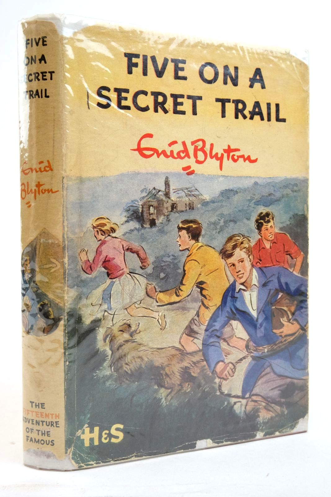 Photo of FIVE ON A SECRET TRAIL written by Blyton, Enid illustrated by Soper, Eileen published by Hodder &amp; Stoughton (STOCK CODE: 2136864)  for sale by Stella & Rose's Books