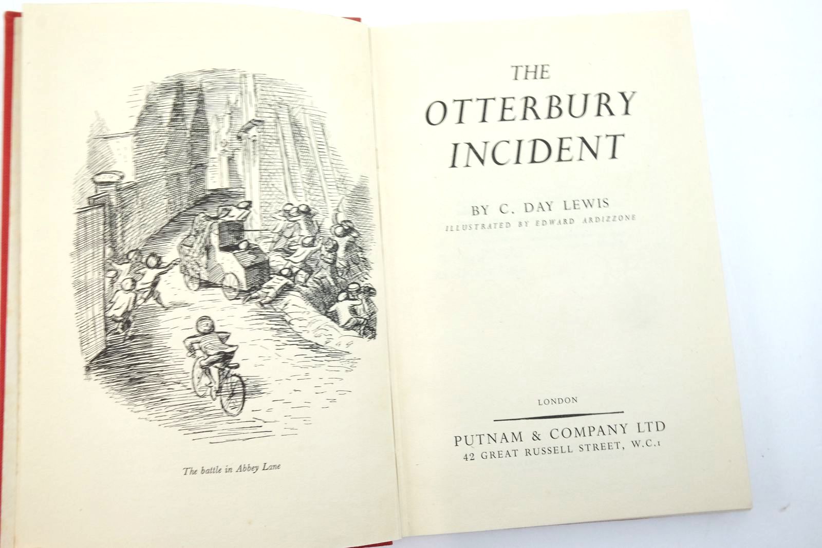 Photo of THE OTTERBURY INCIDENT written by Lewis, Cecil Day illustrated by Ardizzone, Edward published by Putnam & Co. Ltd. (STOCK CODE: 2136921)  for sale by Stella & Rose's Books