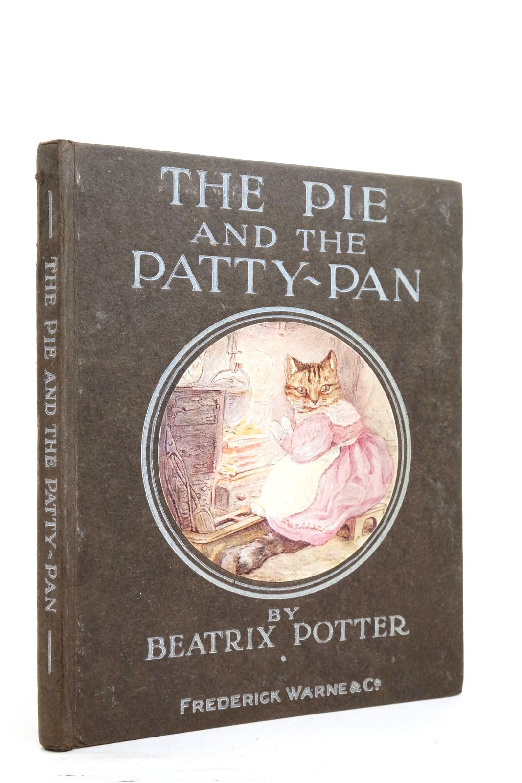 Photo of THE PIE AND THE PATTY PAN written by Potter, Beatrix illustrated by Potter, Beatrix published by Frederick Warne & Co. (STOCK CODE: 2136938)  for sale by Stella & Rose's Books