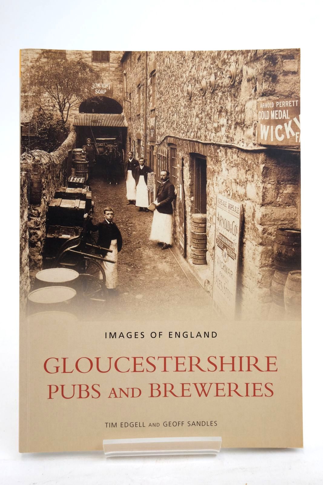Photo of GLOUCESTERSHIRE PUBS AND BREWERIES written by Edgell, Tim Sandles, Geoff published by Tempus (STOCK CODE: 2137969)  for sale by Stella & Rose's Books