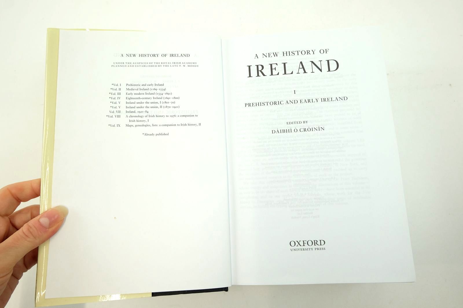 Photo of A NEW HISTORY OF IRELAND I: PREHISTORIC AND EARLY IRELAND written by O Croinin, Daibhi published by Oxford University Press (STOCK CODE: 2140441)  for sale by Stella & Rose's Books