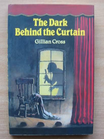 Photo of THE DARK BEHIND THE CURTAIN written by Cross, Gillian illustrated by Parkins, David published by Oxford University Press (STOCK CODE: 425307)  for sale by Stella & Rose's Books